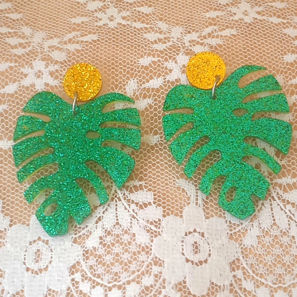 Monstera Leaf Sparkly Resin Pierced Earrings